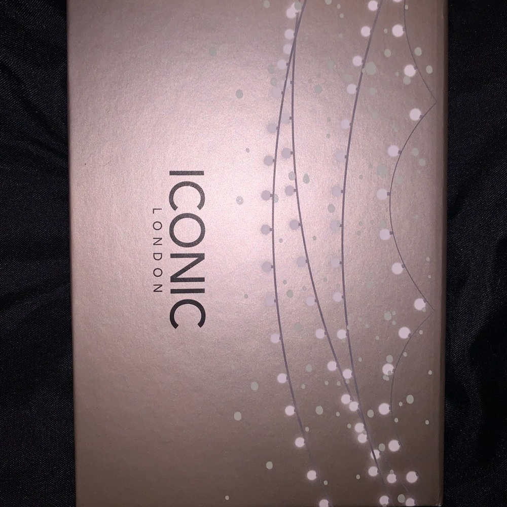 Iconic London pallet brand new